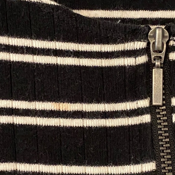 Forever 21 B&W Striped Zip Up Crop Top - Picture 5 of 6